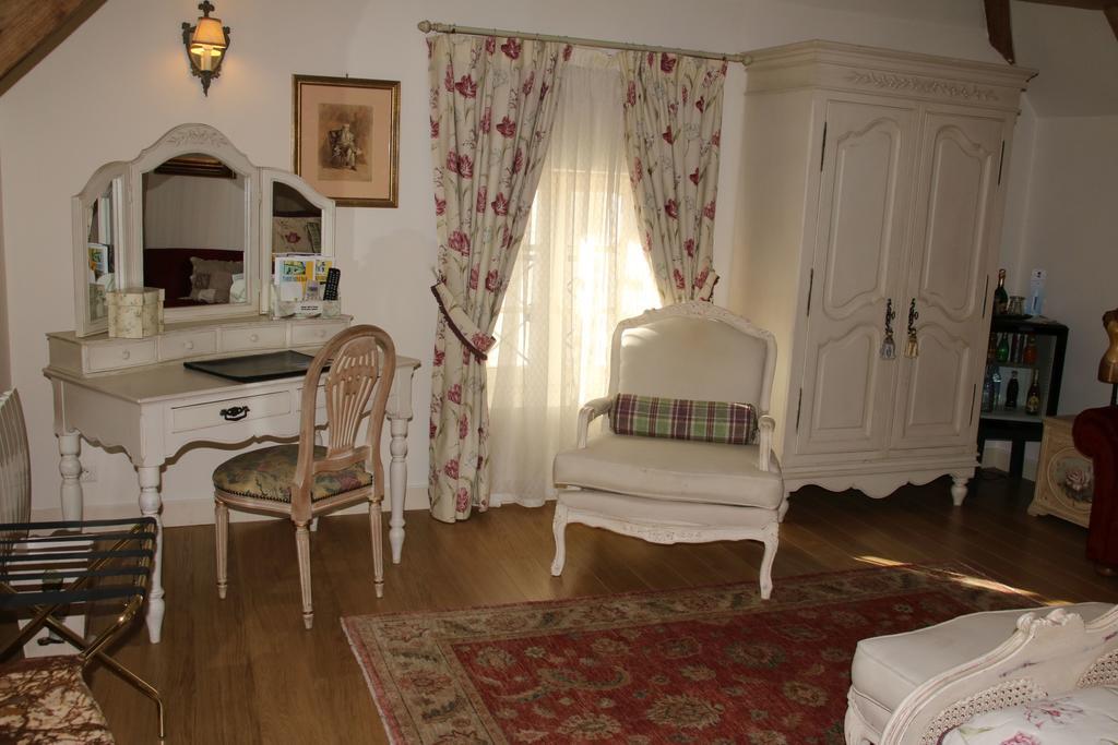 Hostellerie Du Prieure Saint-Prix  ภายนอก รูปภาพ