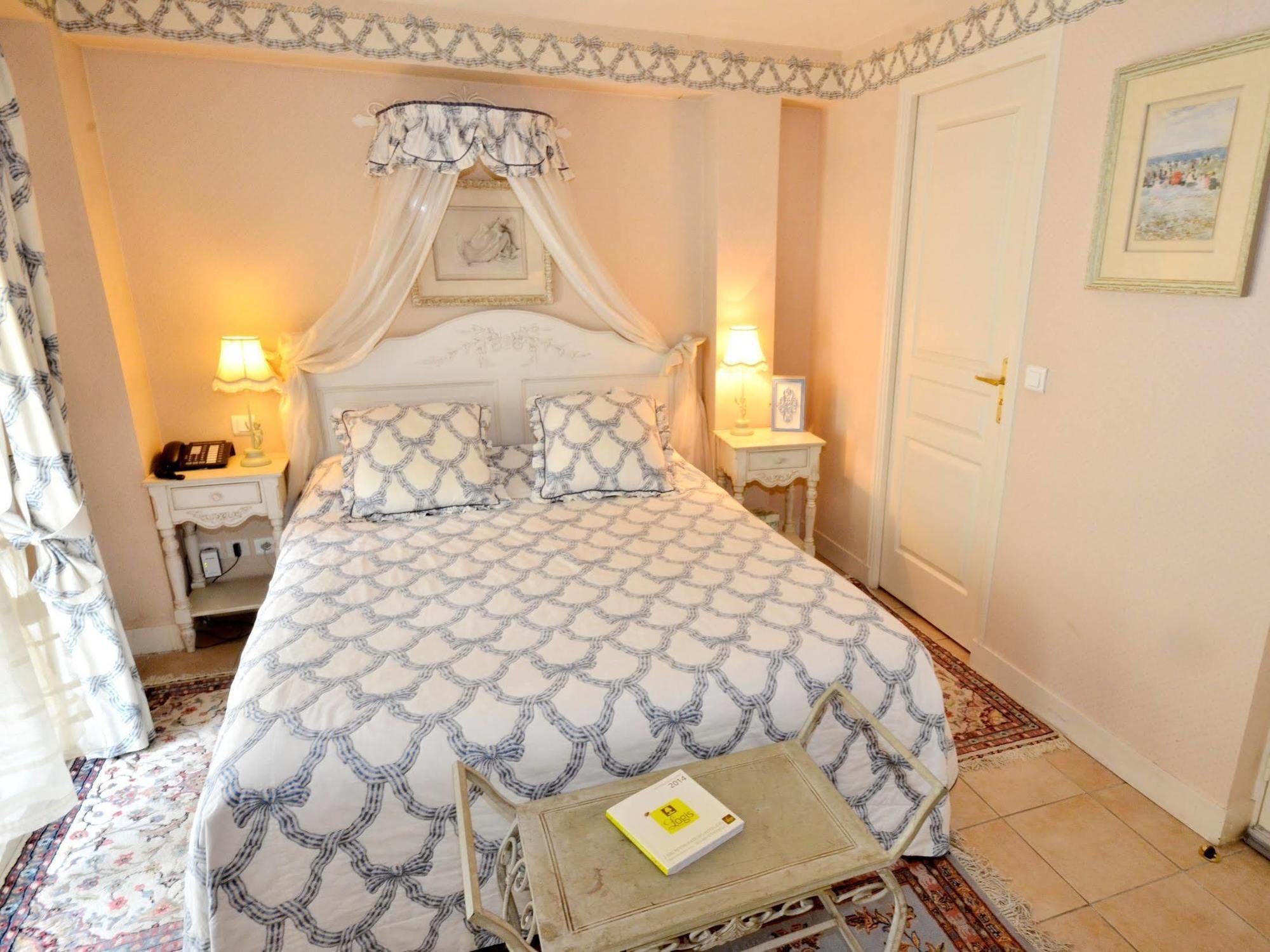 Hostellerie Du Prieure Saint-Prix  ภายนอก รูปภาพ